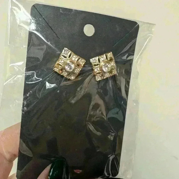 Vintage goldtone with rhinestone gems  earrings - Picture 4 of 7